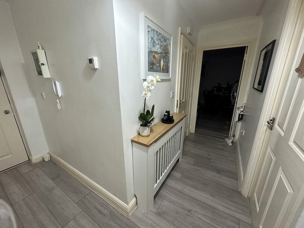 Charming Mi Casa Es Tu Casa 2-bed in Dagenham