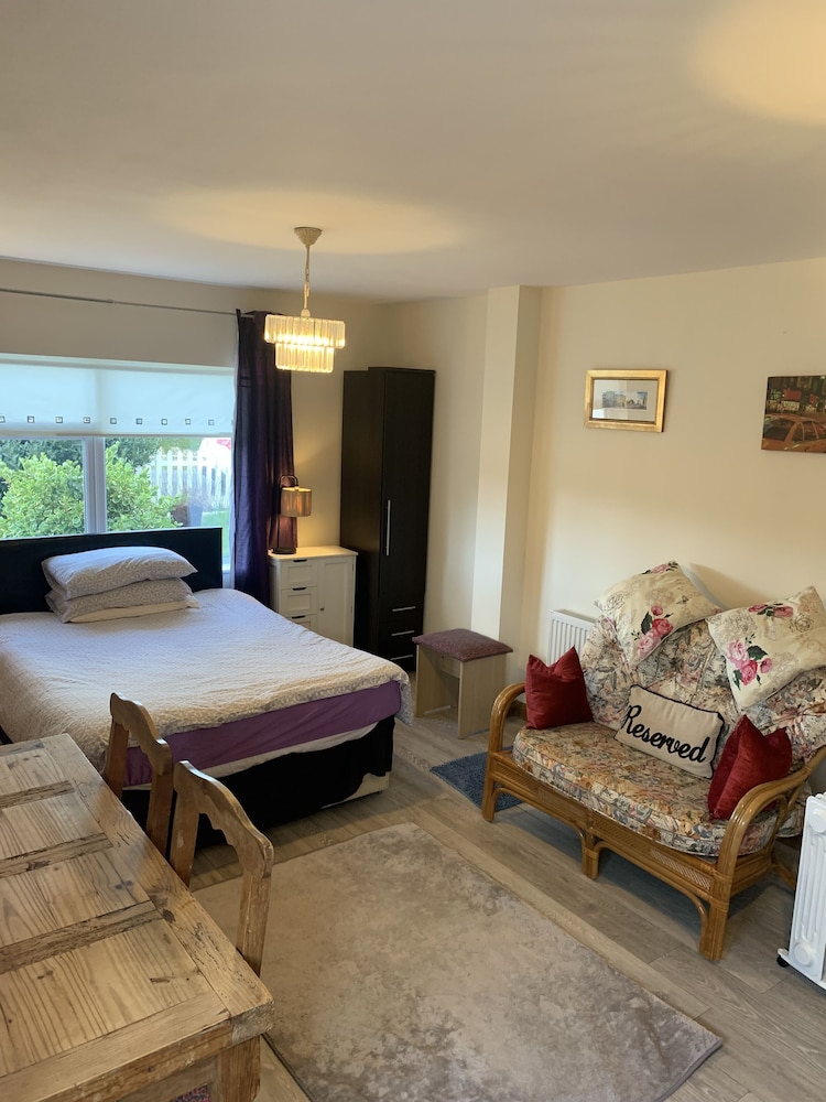Beautiful Fir Grove Apartment Begelly view 2