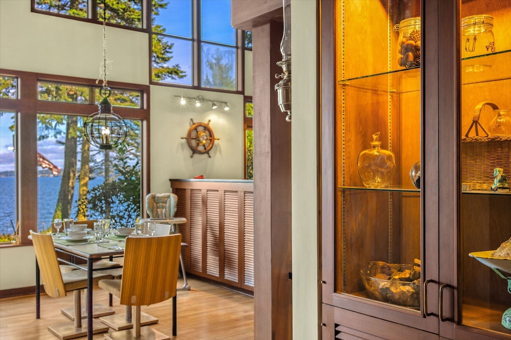 Puzzle Point Lodge in Poulsbo