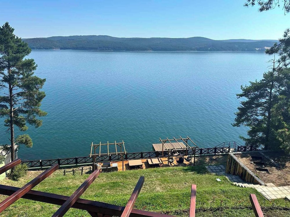 Villa Iskar Lake Residence