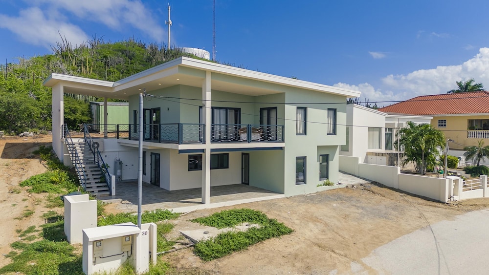 Brand NEW 2br2ba Sunset Ocean Views Balcony
