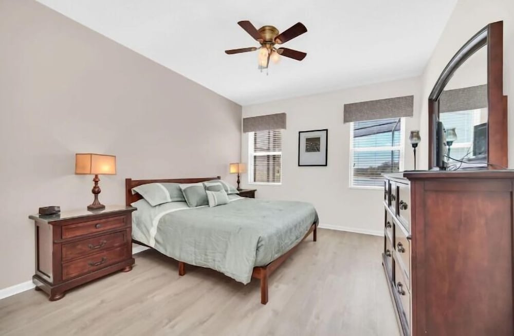 Stunner 6Br W/ South Pool, Lake View & Near Golf