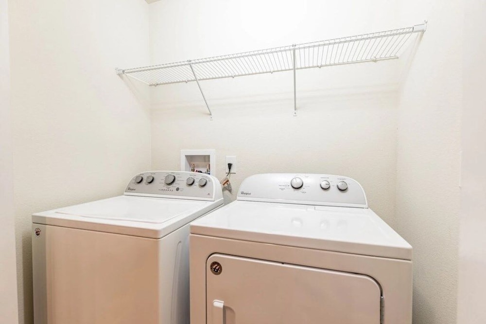 Magical Getaway Near Disney Private Pool + Resort Access, Bbq Grill! 4 Bedroom Townhouse
