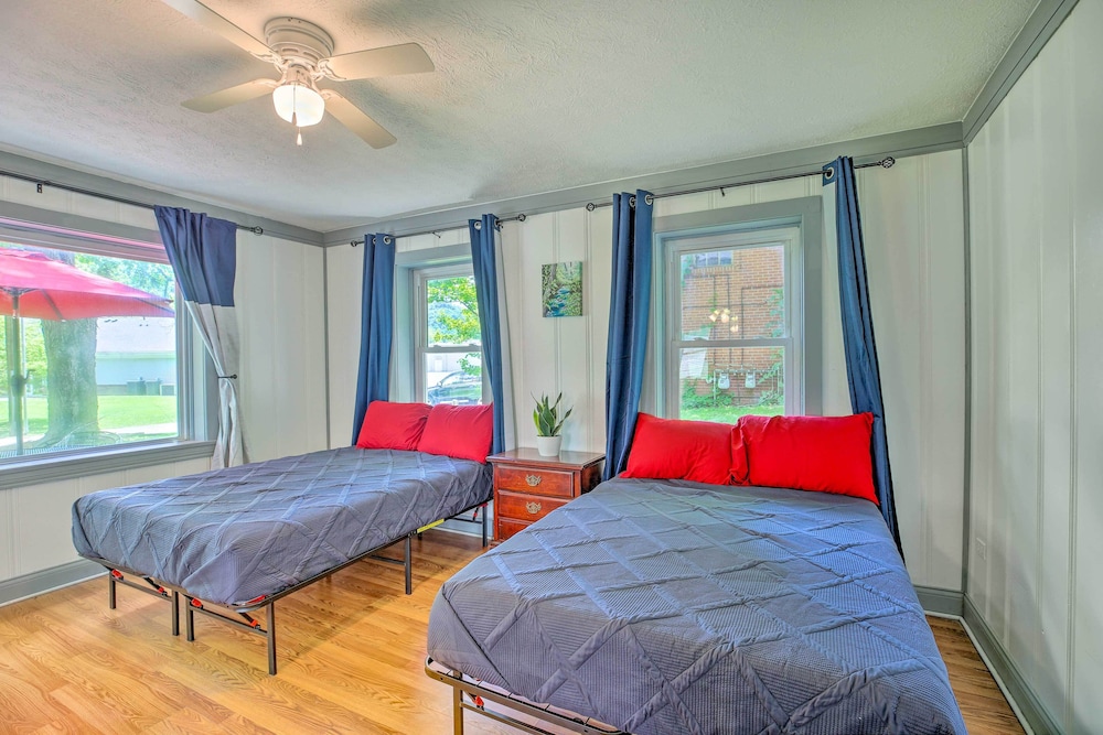 Charming Getaway + Fire Pit Near Hikes & Lake view 2