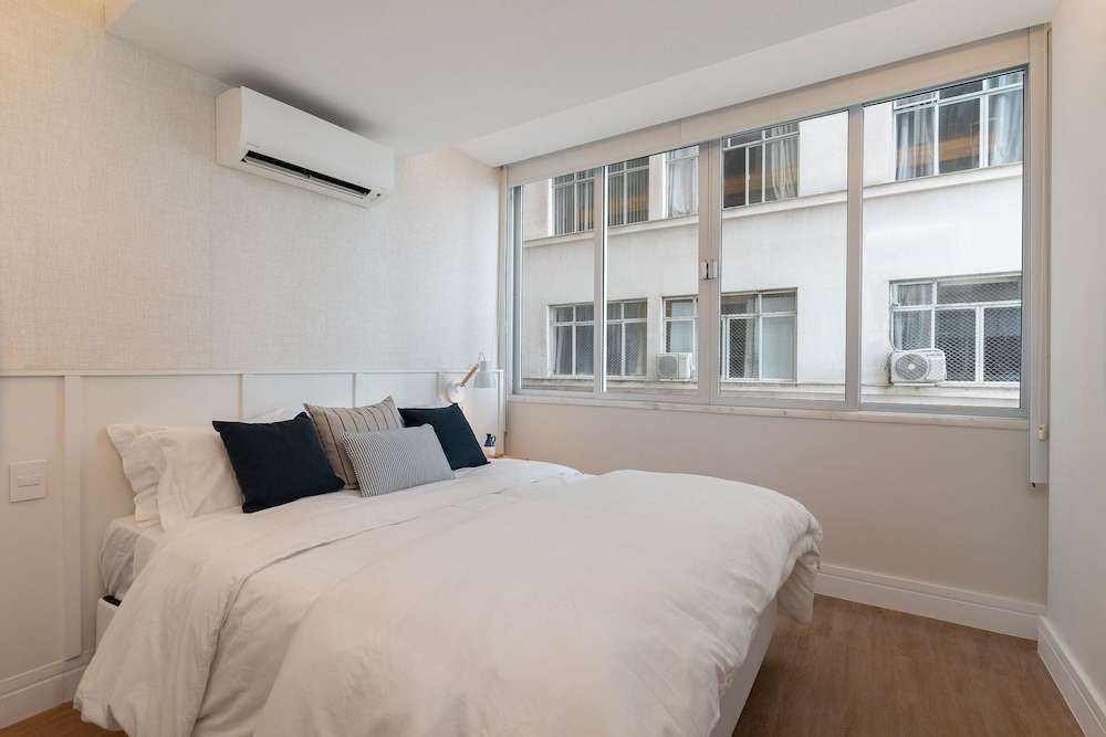 Copacabana – Av. Atlântica | 4 quartos, Vista Mar, 1 min praia de Copacabana - por Casapē Rio