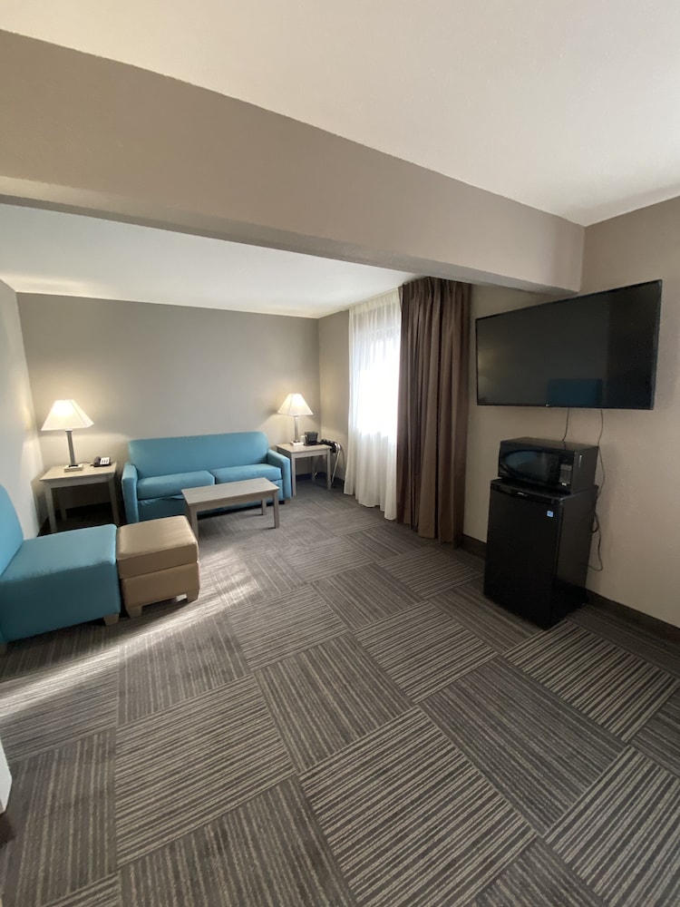 Quality Inn & Suites Hammond Near I-8090