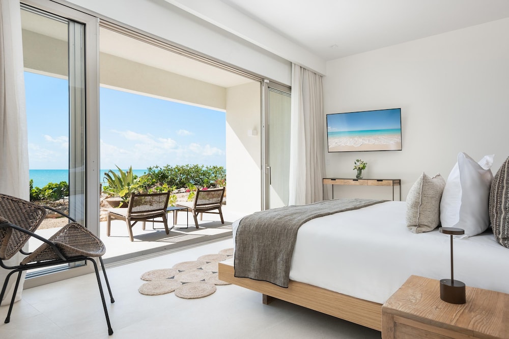 La Mer Villa West Luxury Oceanfront on Sapodilla Bay