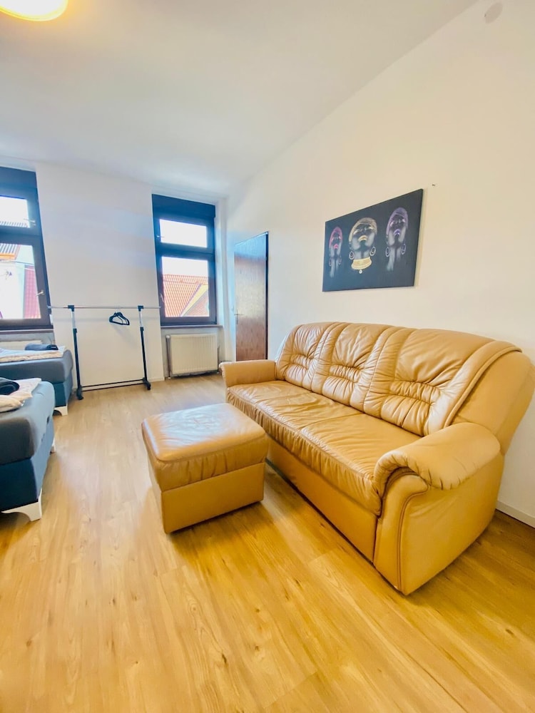 4BR Apartment for 15 Near Danube