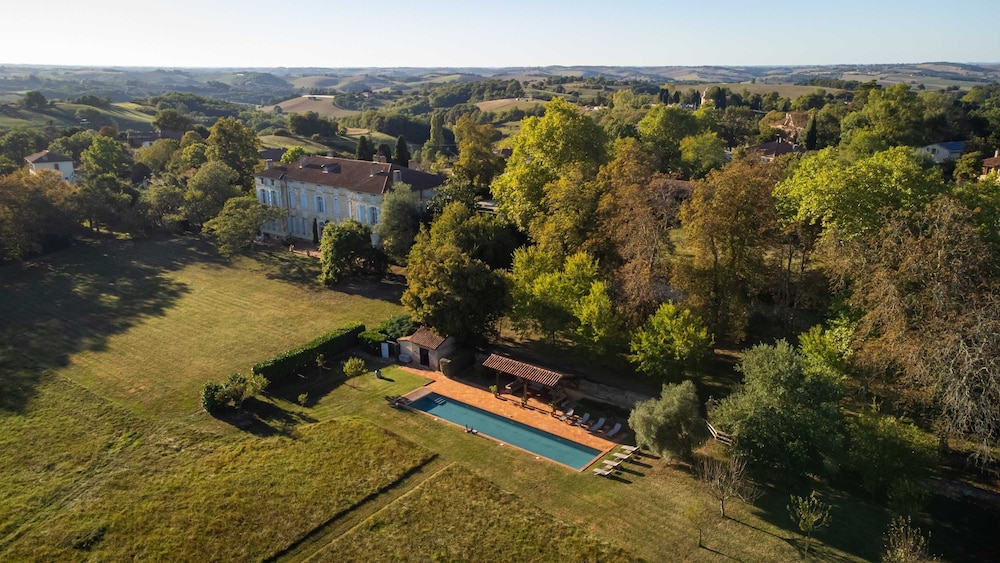 18th Century Ch Teau With Stunning Pool Gardens