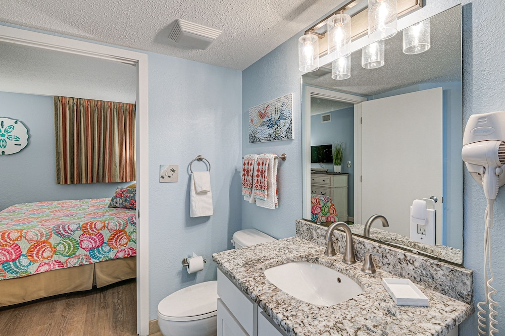 Steps to Boardwalk: Condo w/ Pool in Myrtle Beach view 4