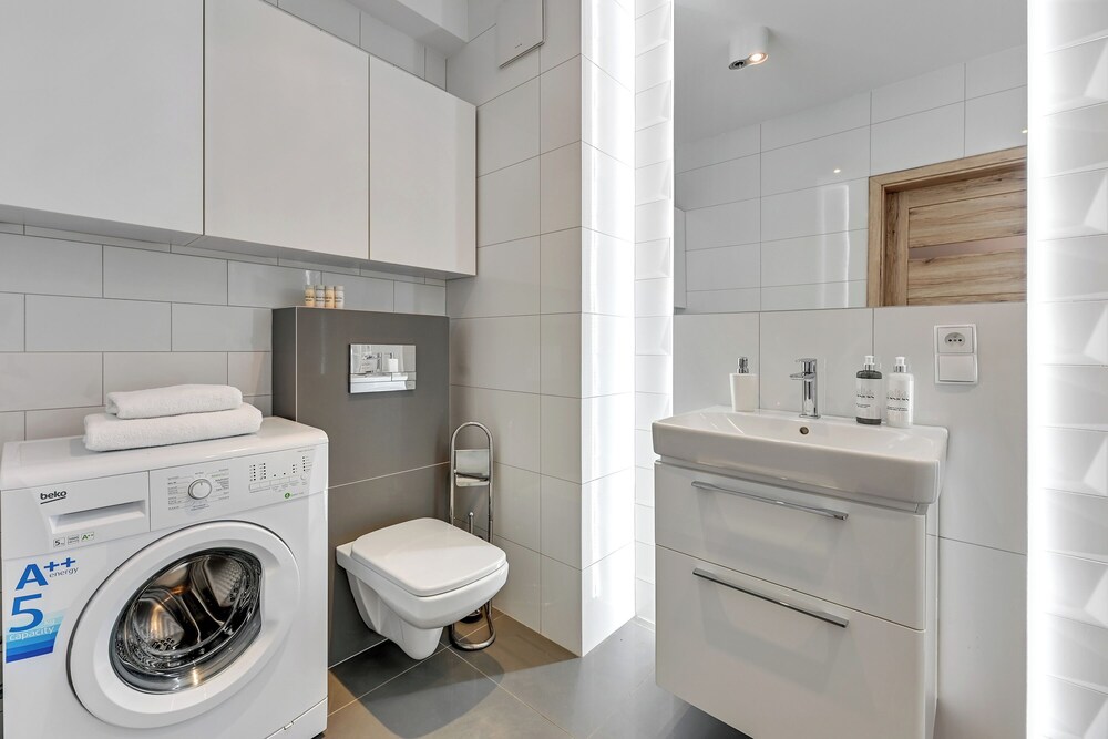 Aura - Riverside & Parking by Downtown Apartments