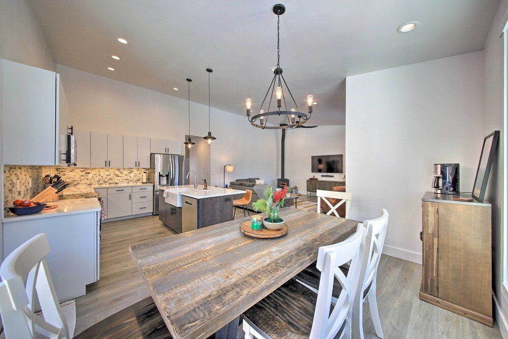 Elegant Priest Lake Townhome  1 Mi From Lake - Property Image 13