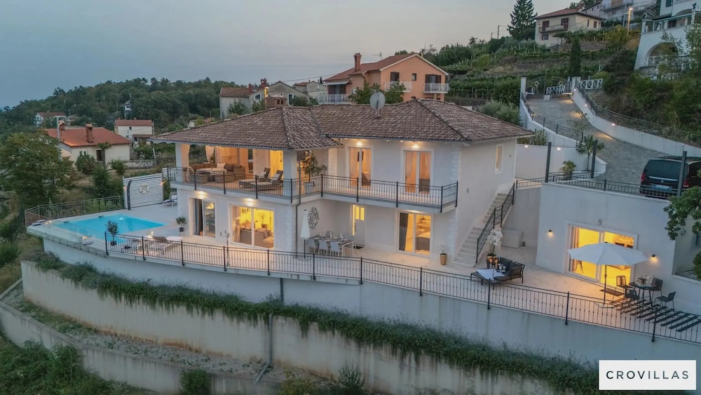 Villa Lauriana Nearby Opatija - Crovillas