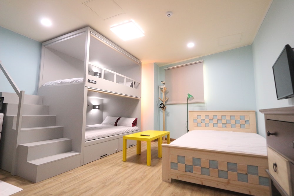 Midtown Hostel