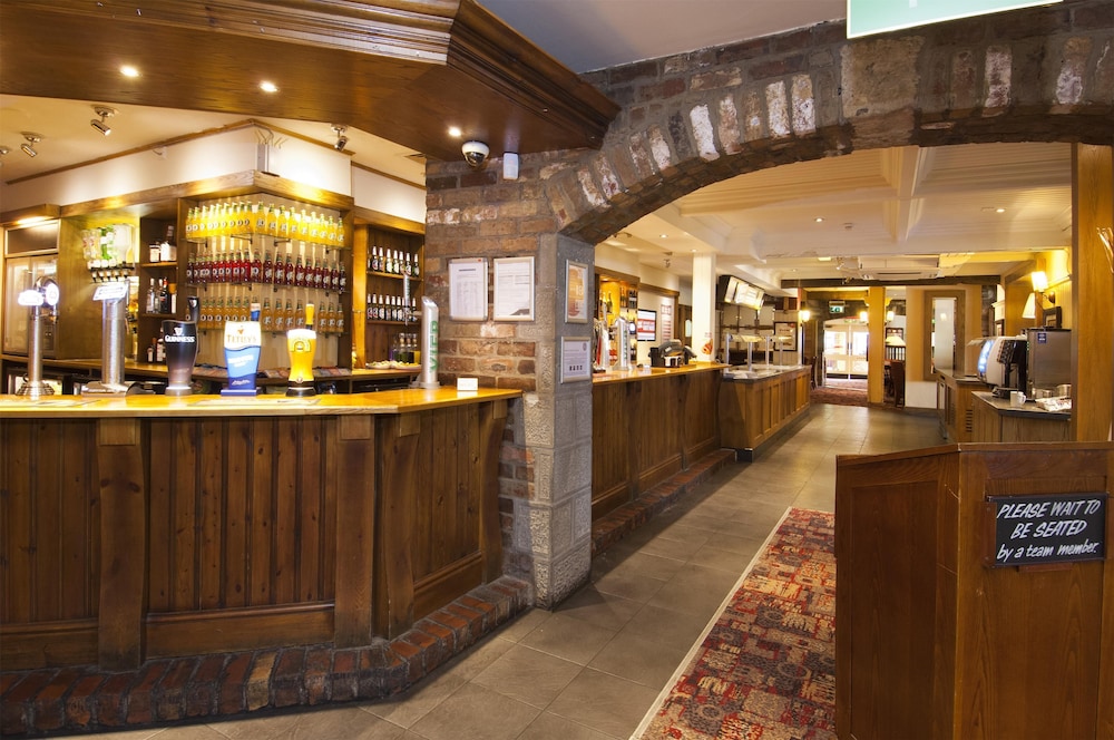 Premier Inn Leeds South - Birstall — photo 20