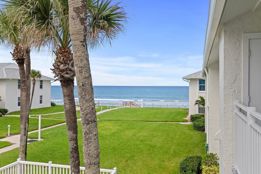 Colony Beach Club 246