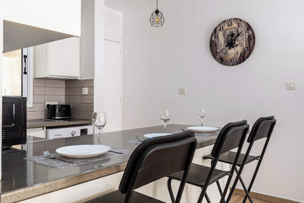 Levante - 2-BR Apt. & Terrace in Larnaca