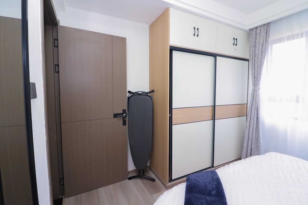 Lux Suites City Oasis Apartments