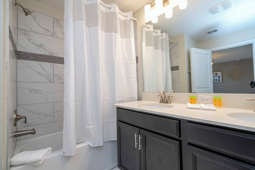 Gorgeous 4Bd W/ Pool & Waterpark @ Storey Lake 4836M