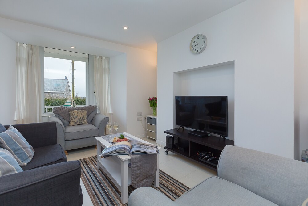 Majestic new Penthouse With 2 Parkings