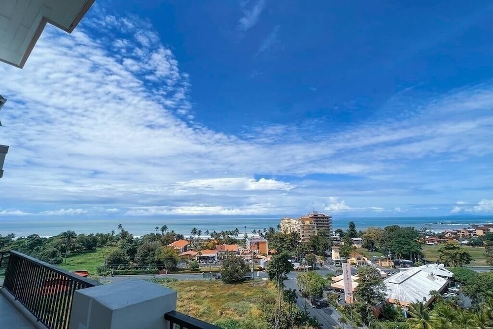 Elegant Oceanview Penthouse - Steps from Jaco Beach & Nightlife