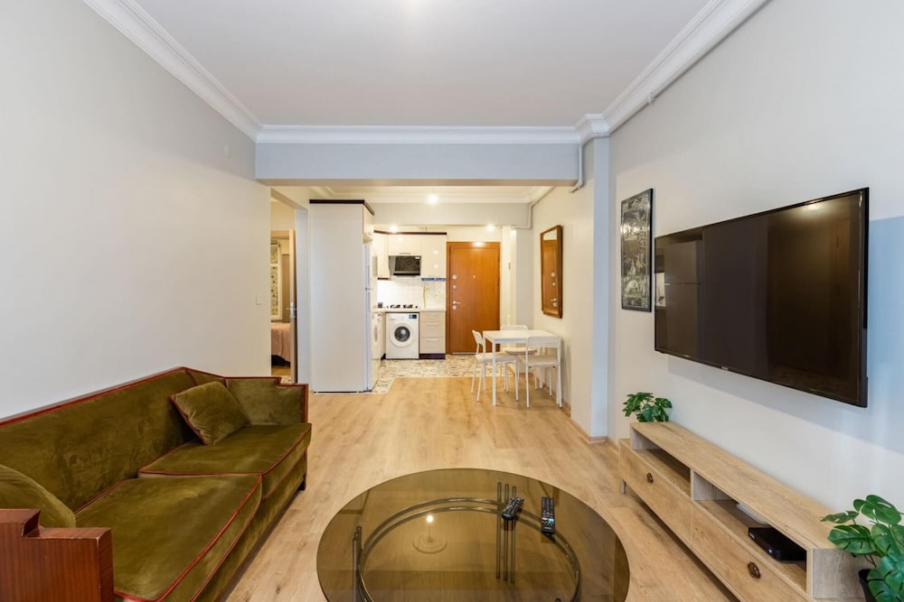 Lovely Central Flat Near Metro Station in Sisli