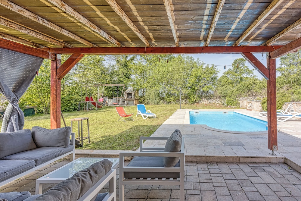 Villa Simac With Pool and Whirlpool