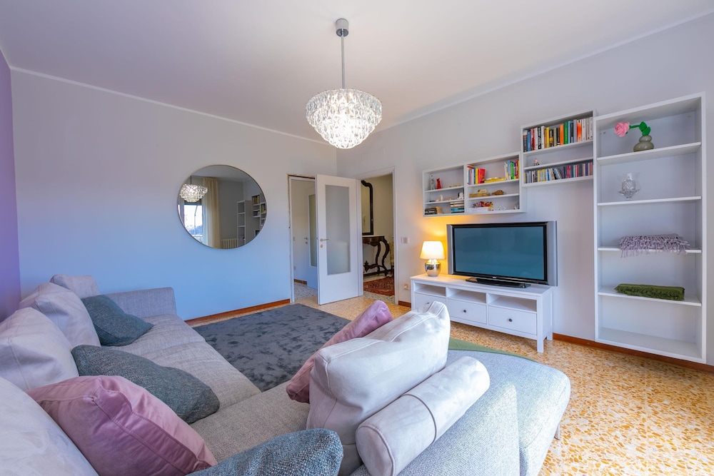 Villa Giulietta Family Child and Pet Frie view 5