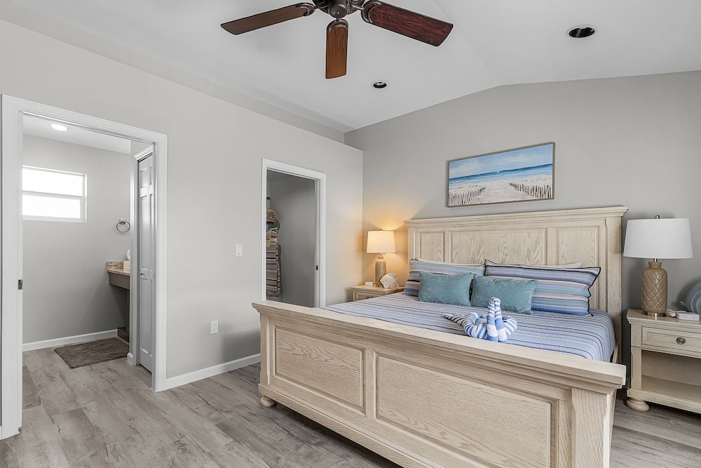 171 Canal Cove: 2br W/ Canal Views 2 Bedroom Home
