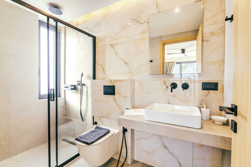 Villa Luxury Heaven - With Heated Pool