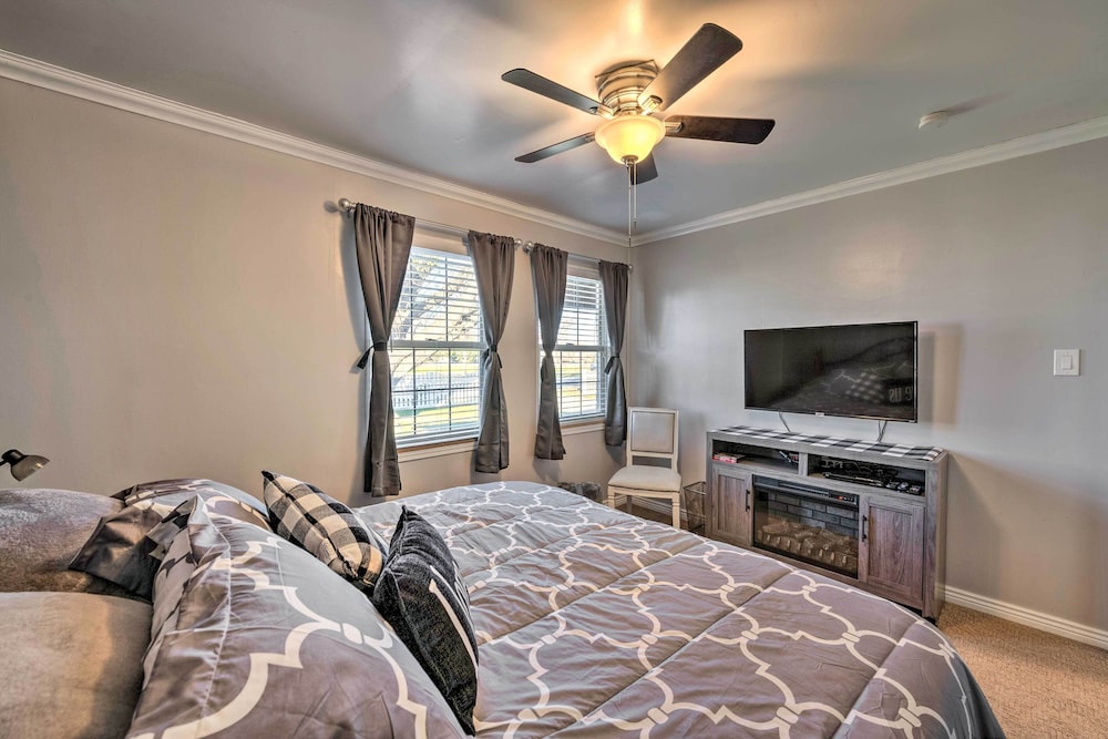 Cozy Cottage w/ Game Room ~ 17 Mi to Dtwn Slc! view 4