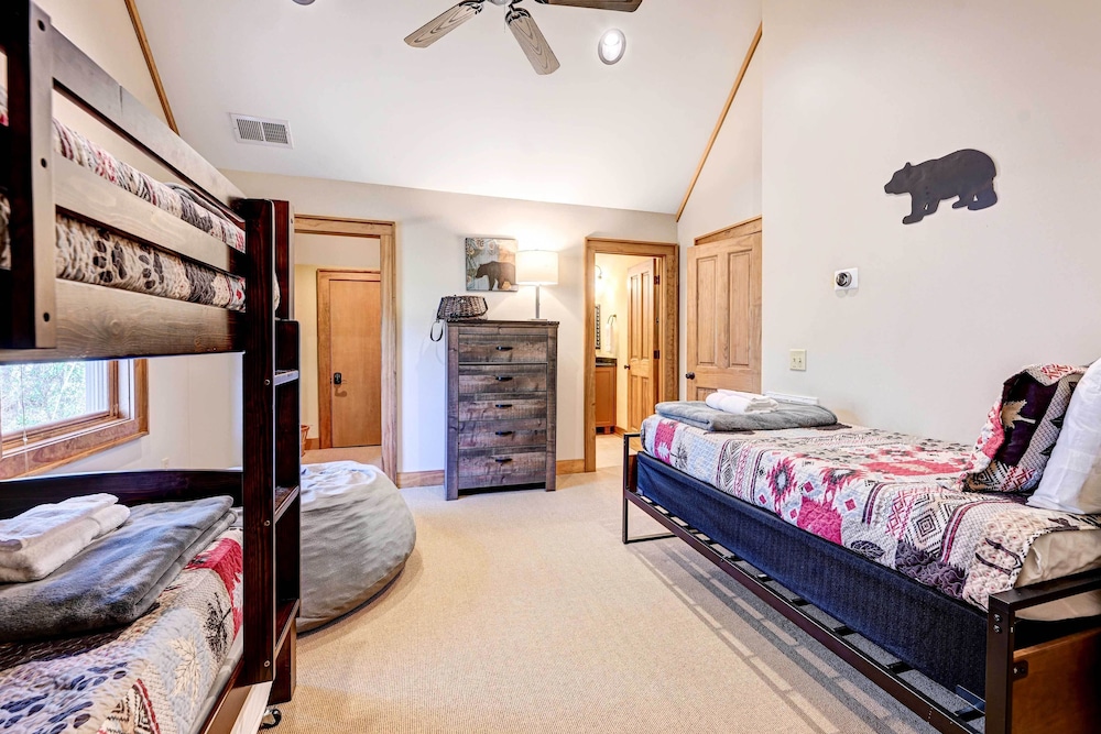 Spacious Cashiers Vacation Rental on Golf Course!