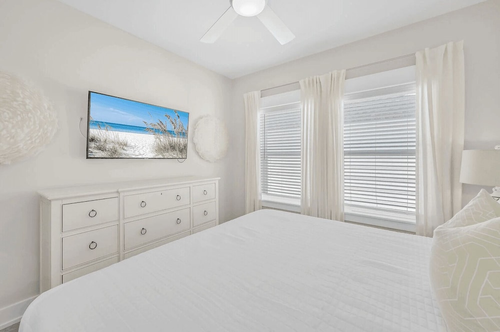 Nacho Beach House by Avantstay Inlet Beach Sleeps 10 + Pool