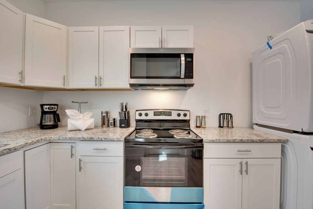 3 Mi to Six Flags: Atlanta Area Apartment