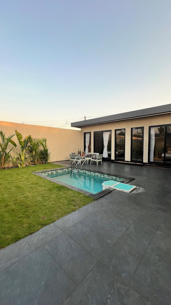 Finding Life House By Jumbo Holidayz