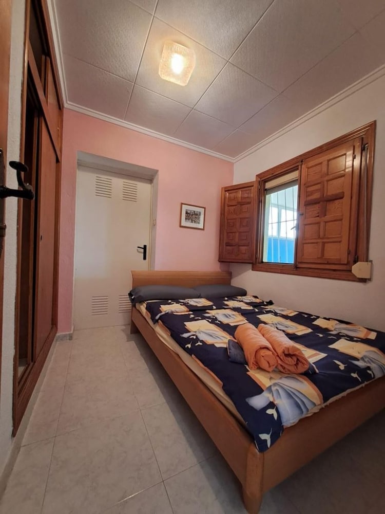 La Marina Oasis, 2-beds, Sleeps 4, 10 min to Beach