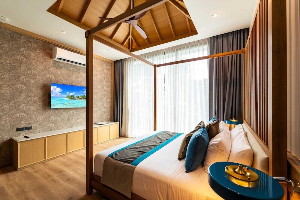 Luxury Teak 4BR Private Pool Villa in Bang Tao