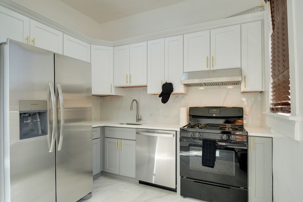 1 Mi to Uofl: Pet-friendly Louisville Apartment!