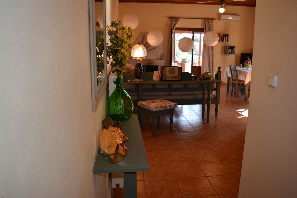 Elianthos Villa