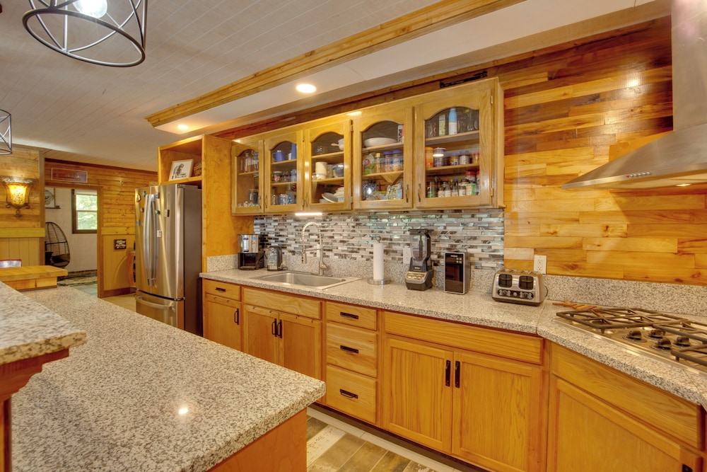 'bayview' - Lakefront Family Cabin in Odessa!