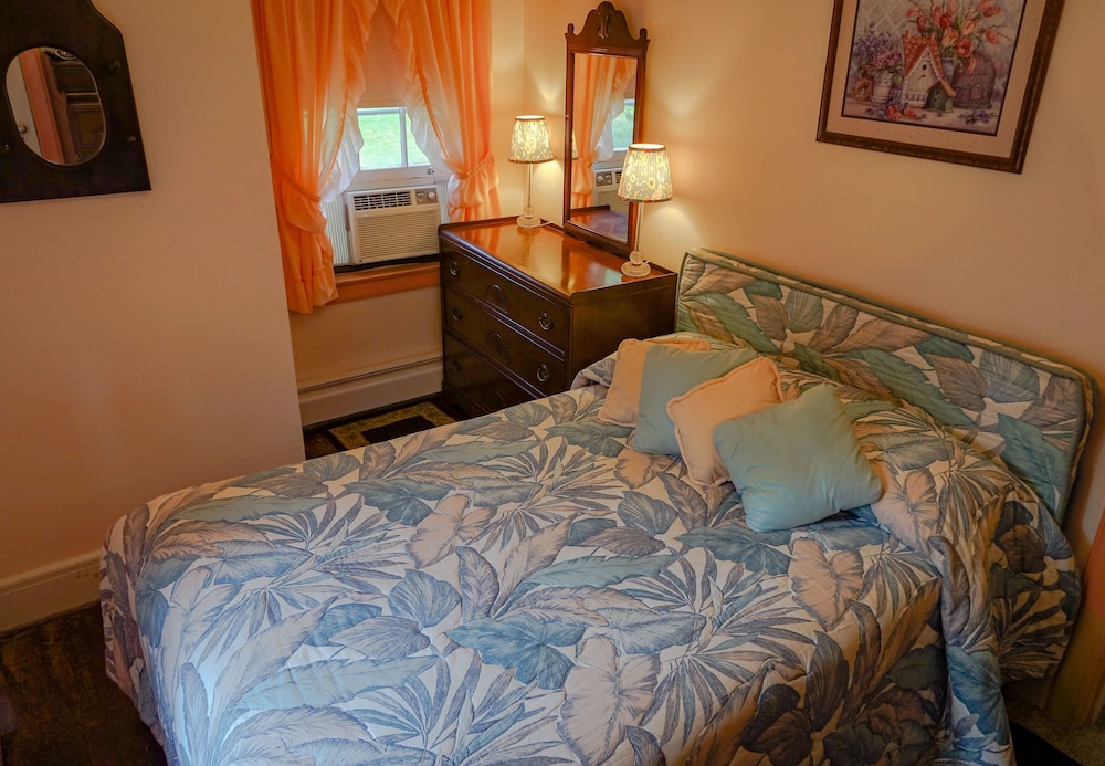 Maple Springs Lake Side Inn