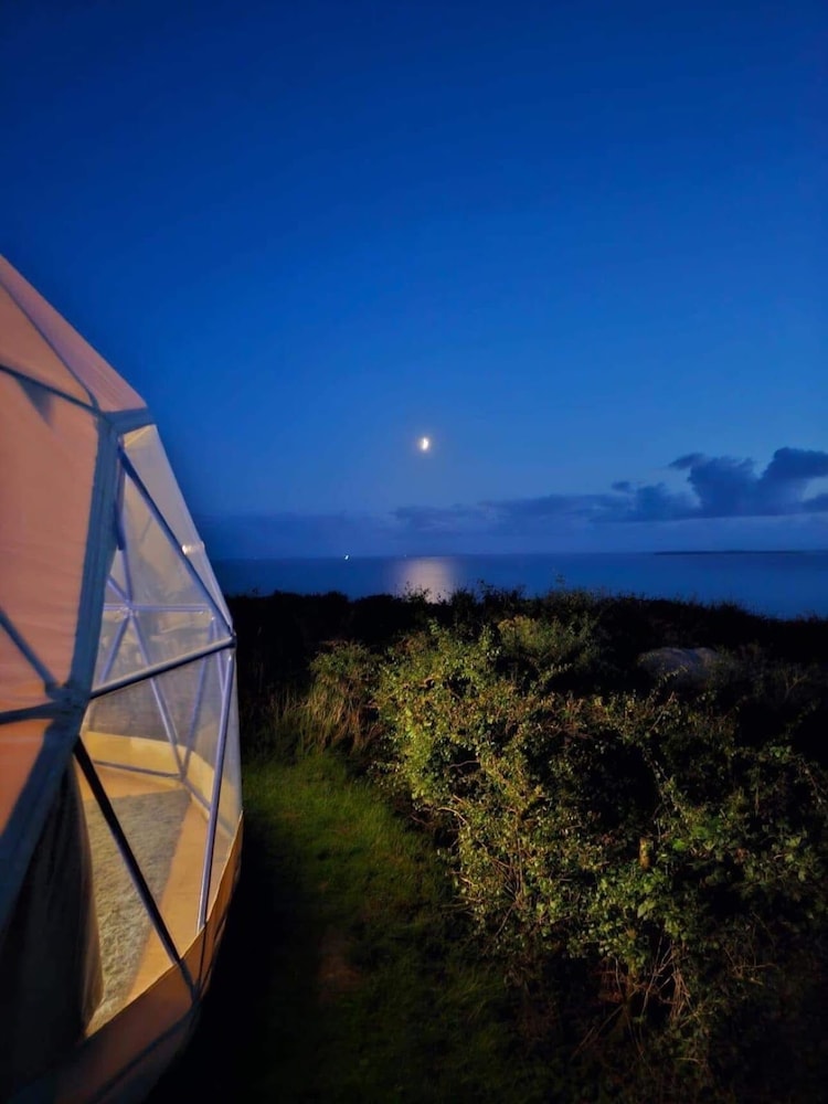 Glamping Pod - Sleeps 4 - Pets - Parking