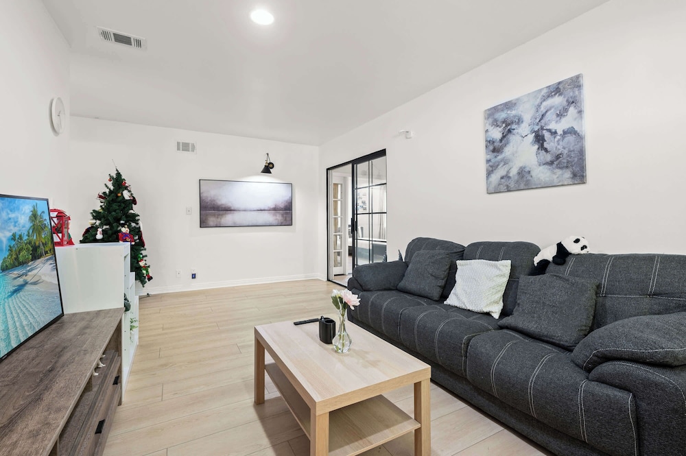 Newly Updated Family Retreat Safe Area Near Dtla
