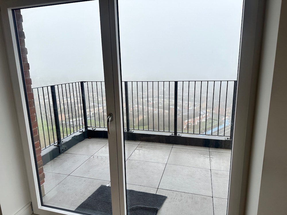Birmingham - Cozy 2 Bed Apartment - Sleeps 4