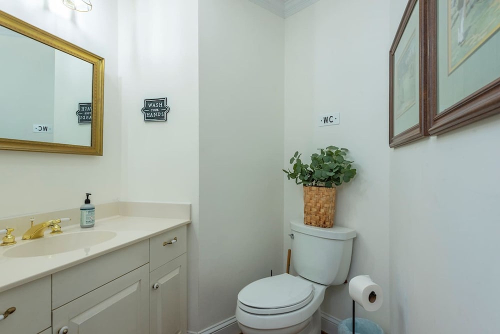 Riverfront Sanctuary Your Mountain Getaway