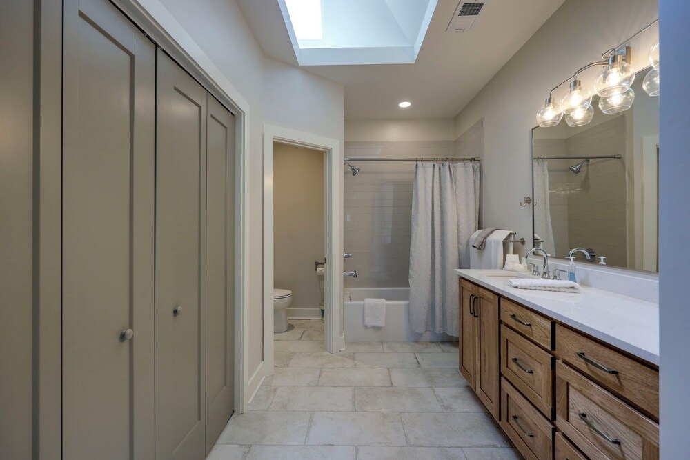 Majestic Manor-private Hundred Acre Yard-pool/spa