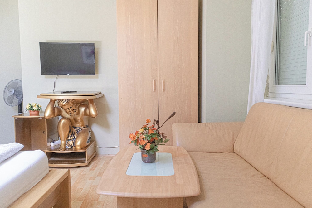 Luxury Garden Villa Sleeps 16 Guests