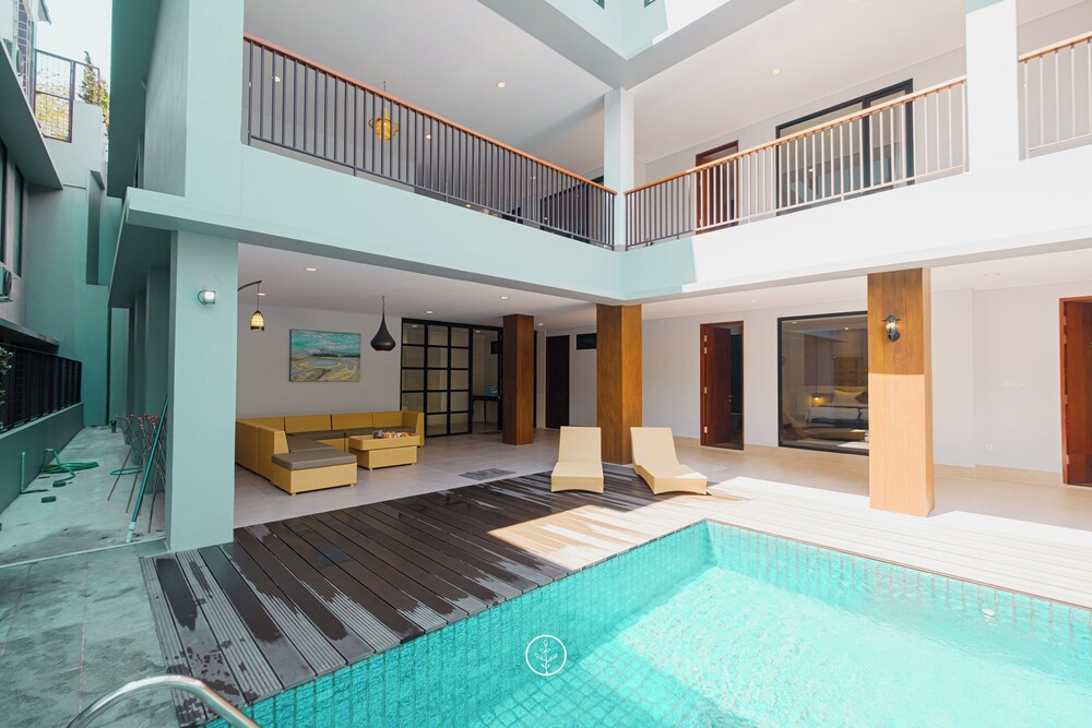Atsuka Hill View 8BR Vila with Private Heated Pool view 2
