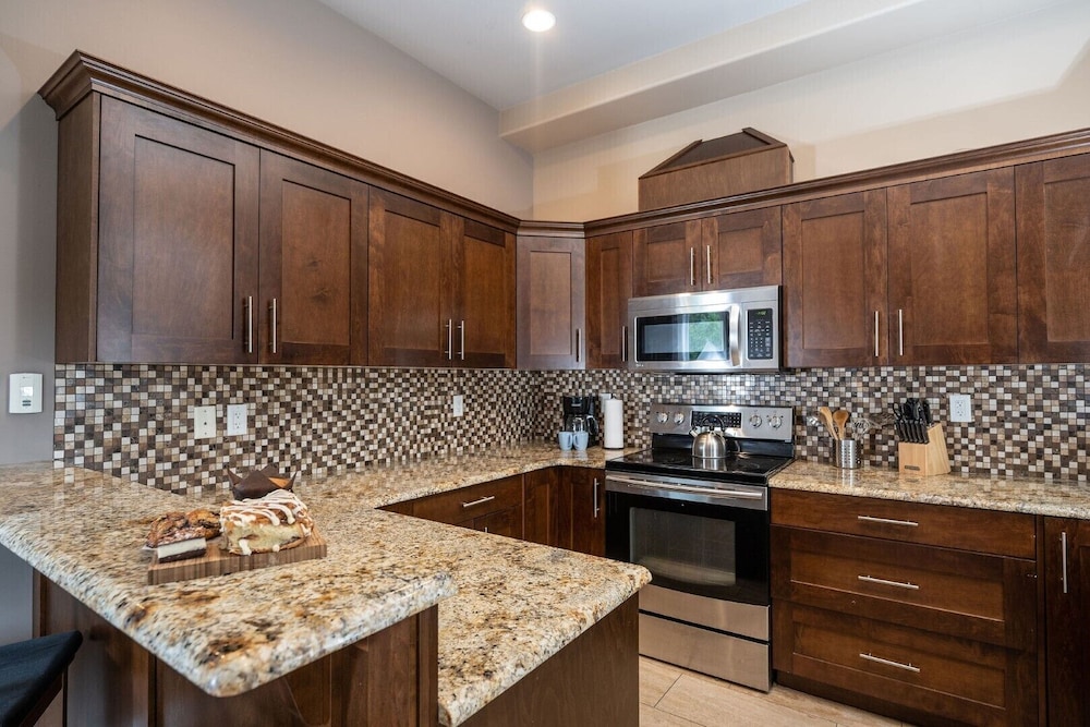 Aspen Lodge by Revelstoke Vacations-1