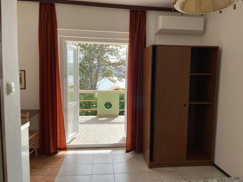 Studio Apartment for 2 view 5